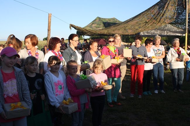 Puszczali wianki po stawie - zdjęcia