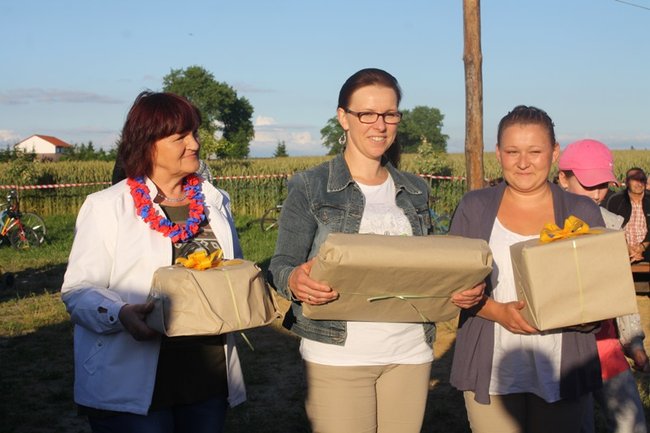 Puszczali wianki po stawie - zdjęcia