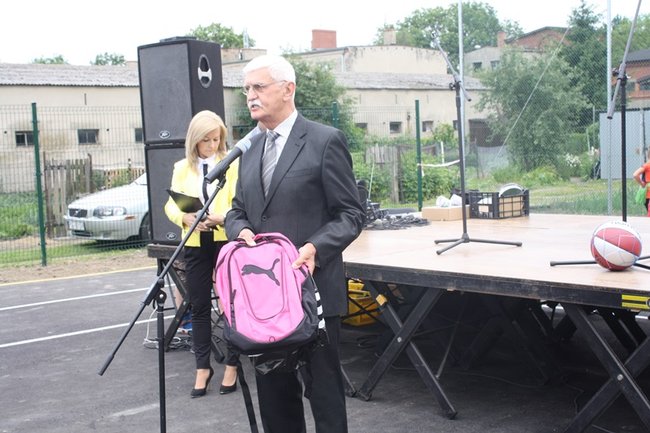 Cieszą się z nowego boiska - zdjęcia