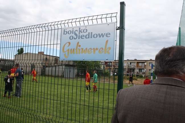 Cieszą się z nowego boiska - zdjęcia