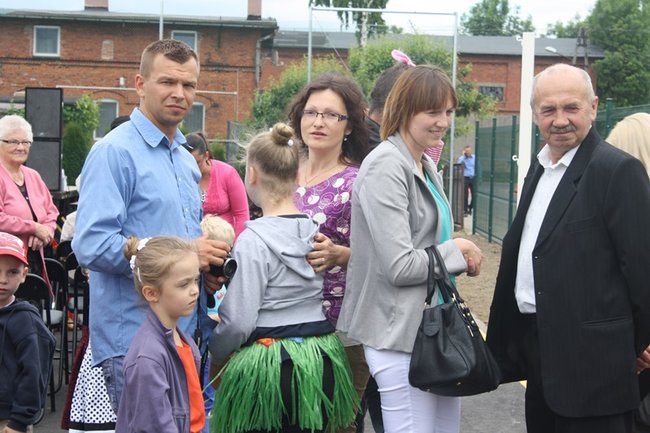 Cieszą się z nowego boiska - zdjęcia