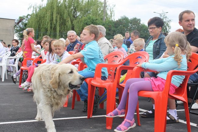 Cieszą się z nowego boiska - zdjęcia