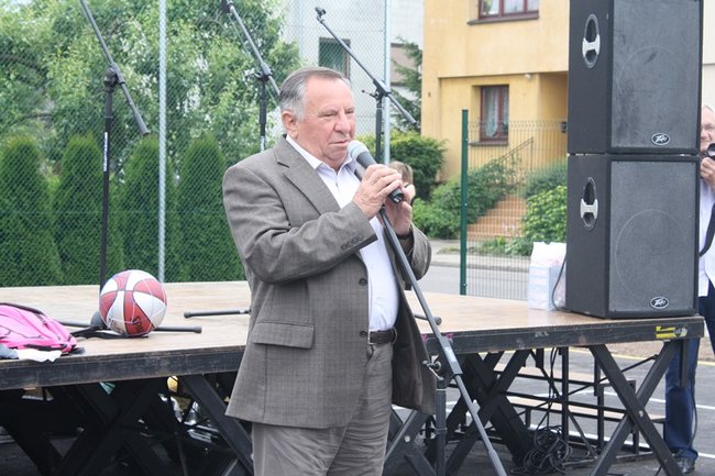 Cieszą się z nowego boiska - zdjęcia