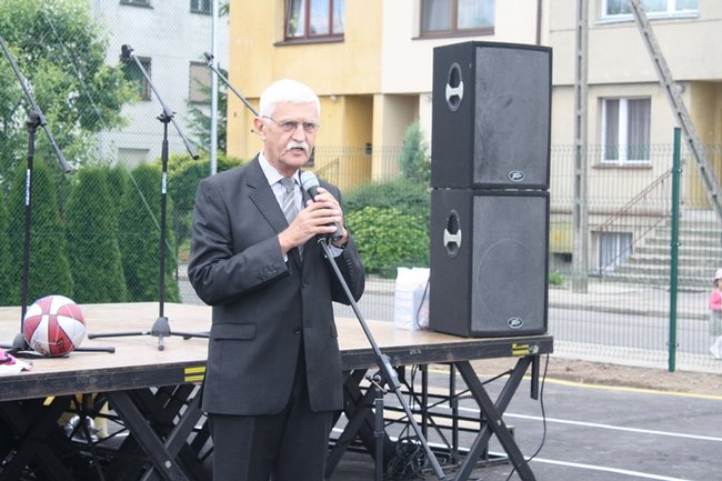 Cieszą się z nowego boiska - zdjęcia