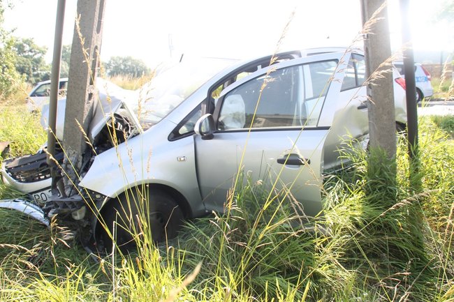 Uderzyła w słup energetyczny - zdjęcia