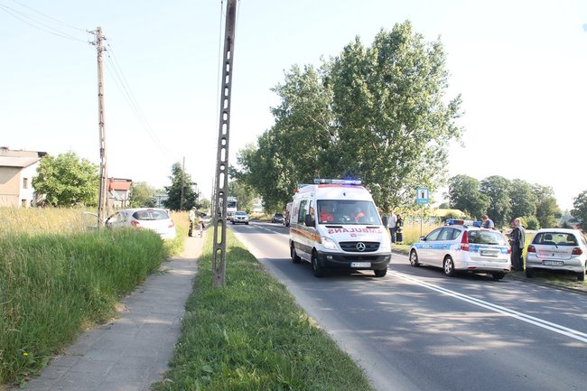 Uderzyła w słup energetyczny - zdjęcia