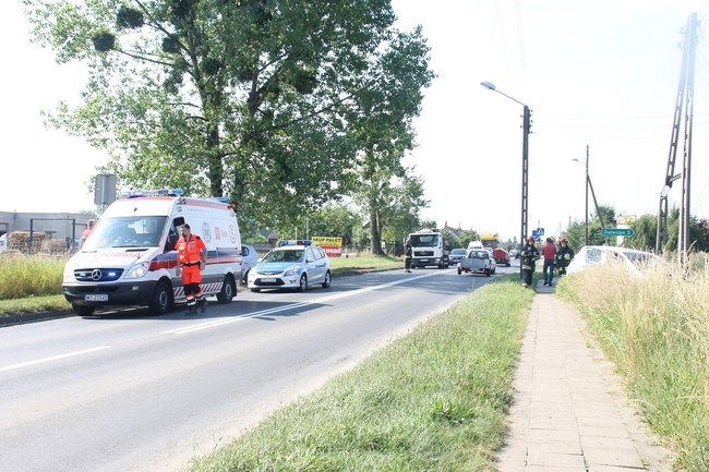 Uderzyła w słup energetyczny - zdjęcia