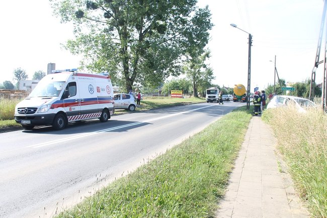 Uderzyła w słup energetyczny - zdjęcia