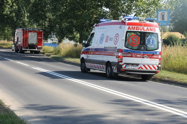 Uderzyła w słup energetyczny - zdjęcia