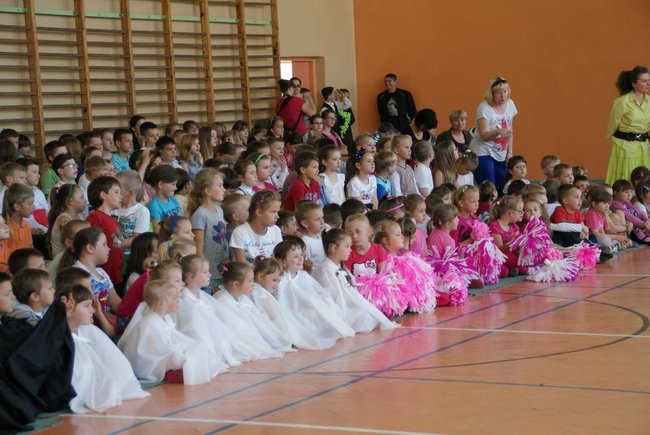 Święto szkoły nocą - zdjęcia