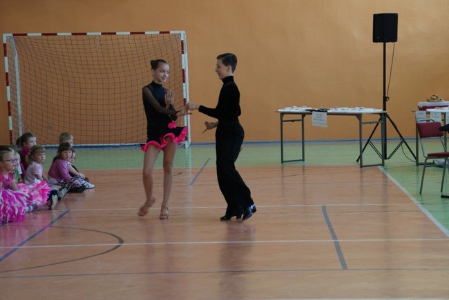 Święto szkoły nocą - zdjęcia