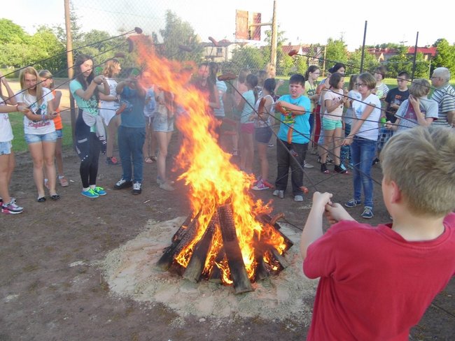 Święto szkoły nocą - zdjęcia