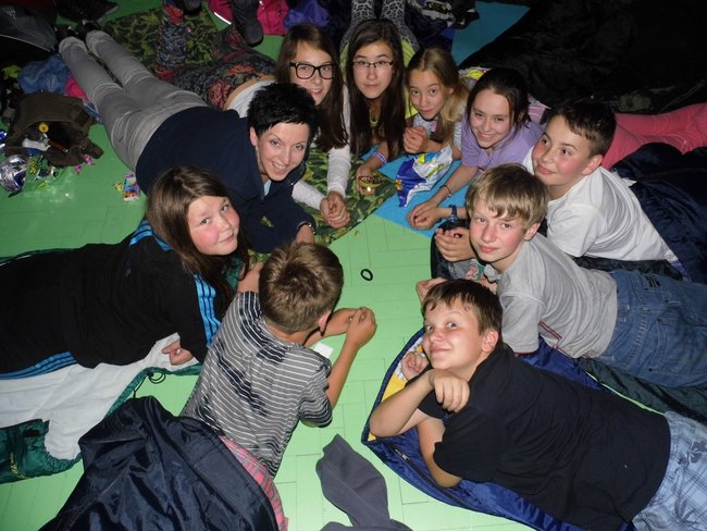 Święto szkoły nocą - zdjęcia