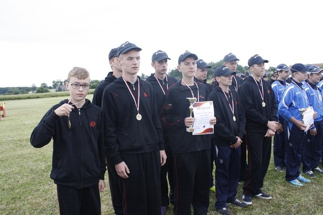 Rywalizowali w deszczu