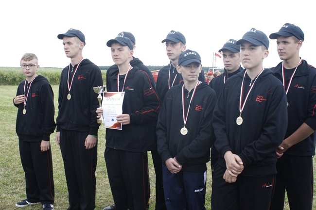 Rywalizowali w deszczu