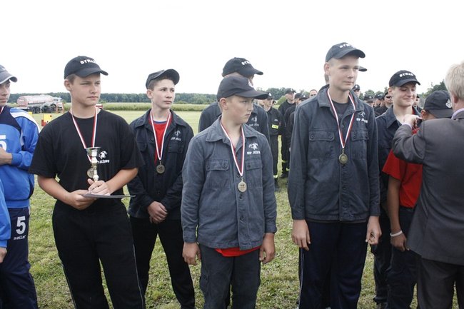 Rywalizowali w deszczu