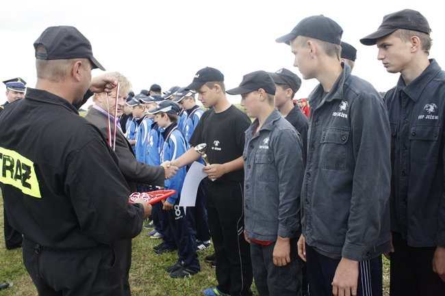 Rywalizowali w deszczu