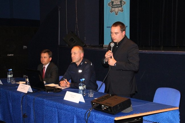 Kto wyśmiewa się z policji?