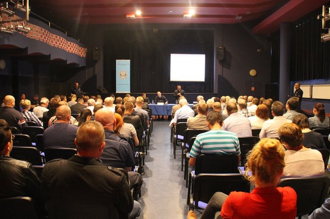 Kto wyśmiewa się z policji?