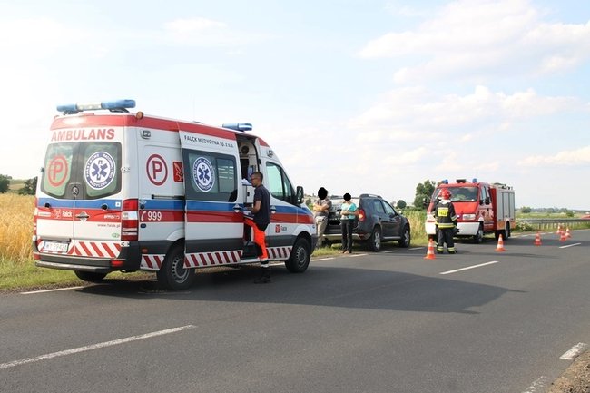 Kolejne dachowanie w polu - zdjęcia