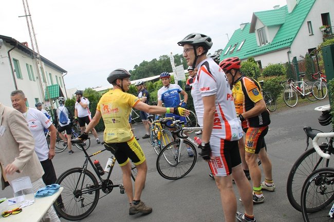 Pokonają 200 km rowerem - zdjęcia