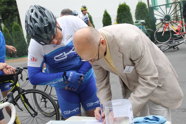 Pokonają 200 km rowerem - zdjęcia