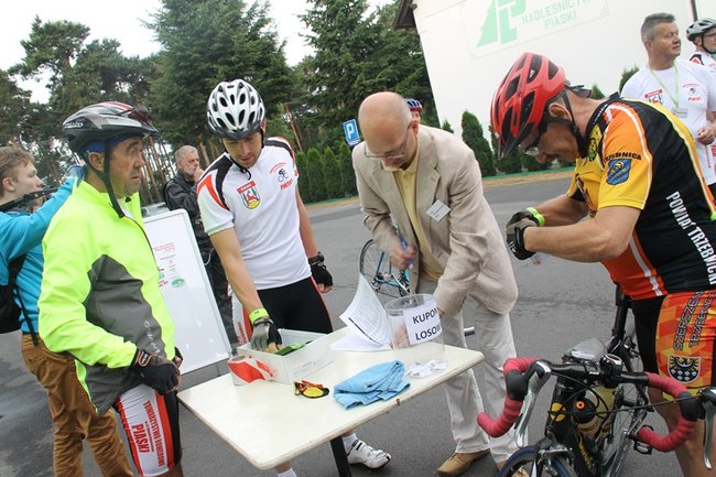Pokonają 200 km rowerem - zdjęcia