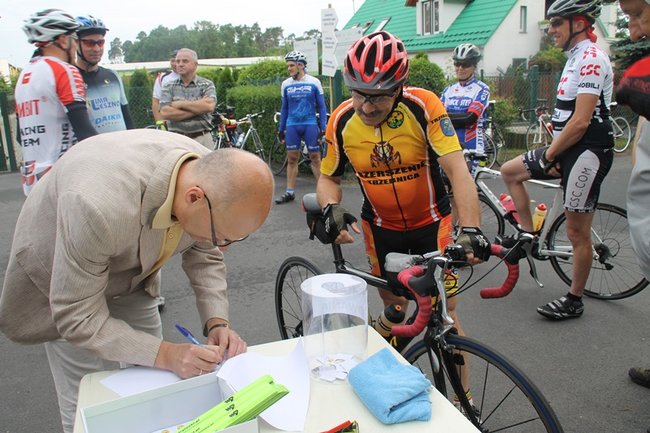 Pokonają 200 km rowerem - zdjęcia