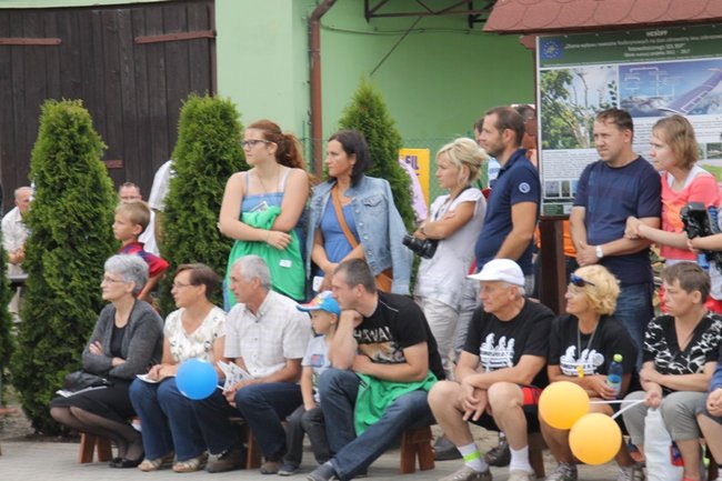 Setki rowerzystów na trasie