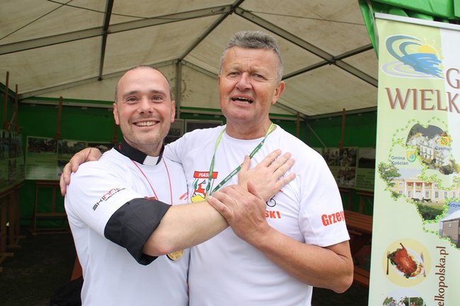 Setki rowerzystów na trasie