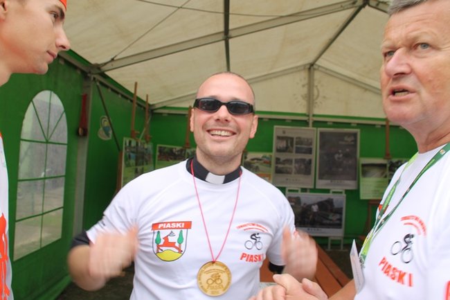 Setki rowerzystów na trasie