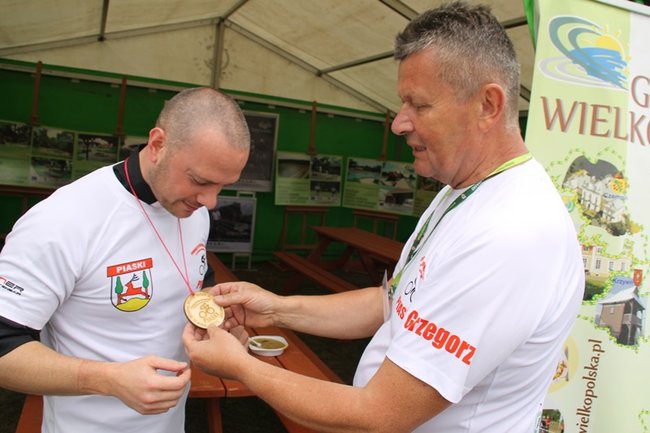 Setki rowerzystów na trasie