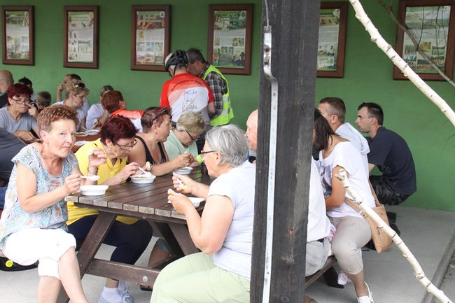 Setki rowerzystów na trasie