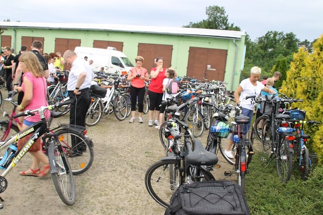 Setki rowerzystów na trasie