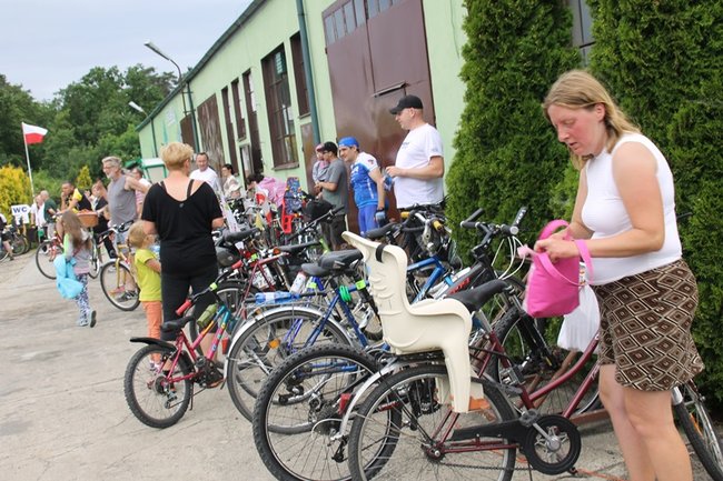 Setki rowerzystów na trasie