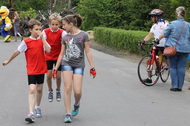 Setki rowerzystów na trasie