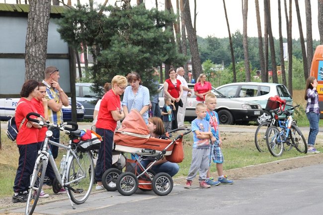 Setki rowerzystów na trasie