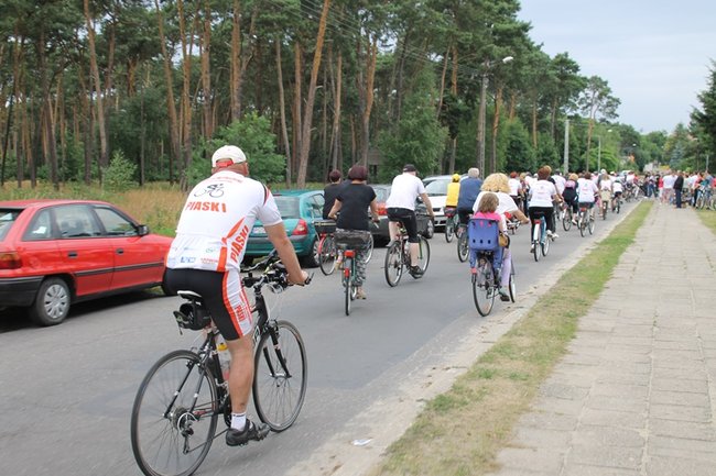 Setki rowerzystów na trasie