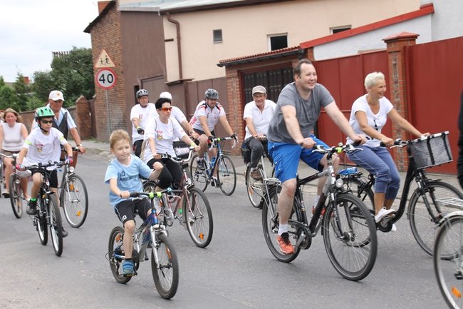 Setki rowerzystów na trasie