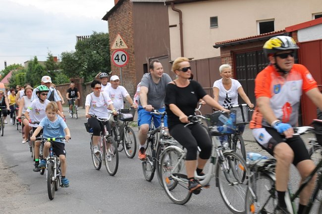 Setki rowerzystów na trasie