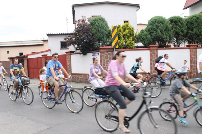 Setki rowerzystów na trasie