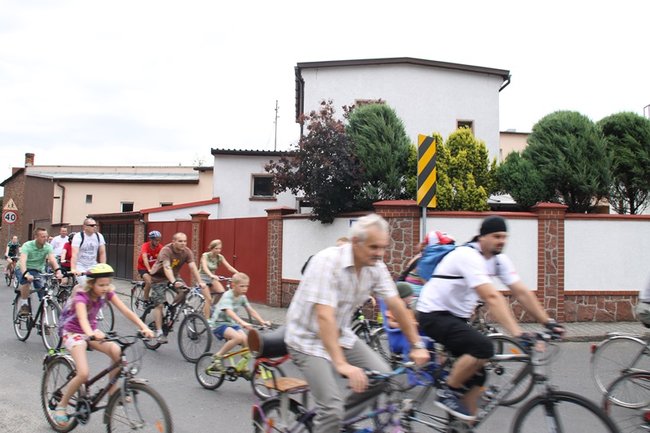 Setki rowerzystów na trasie