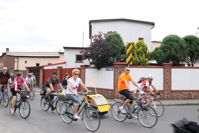 Setki rowerzystów na trasie