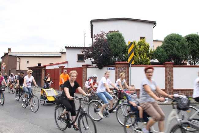 Setki rowerzystów na trasie