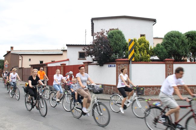 Setki rowerzystów na trasie