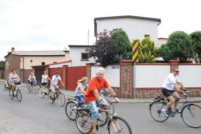 Setki rowerzystów na trasie