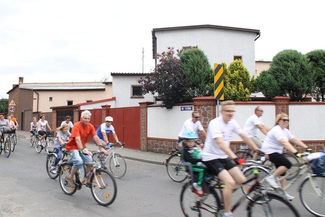 Setki rowerzystów na trasie