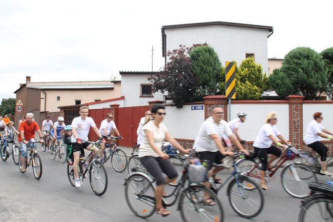 Setki rowerzystów na trasie