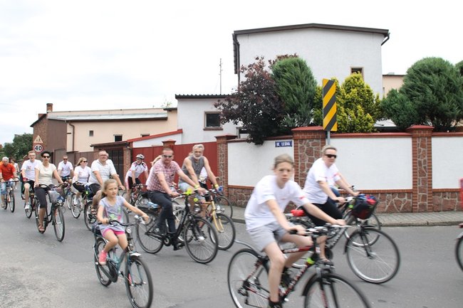 Setki rowerzystów na trasie