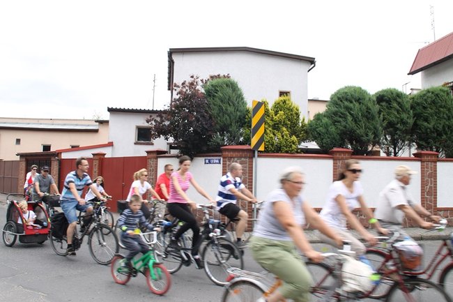 Setki rowerzystów na trasie